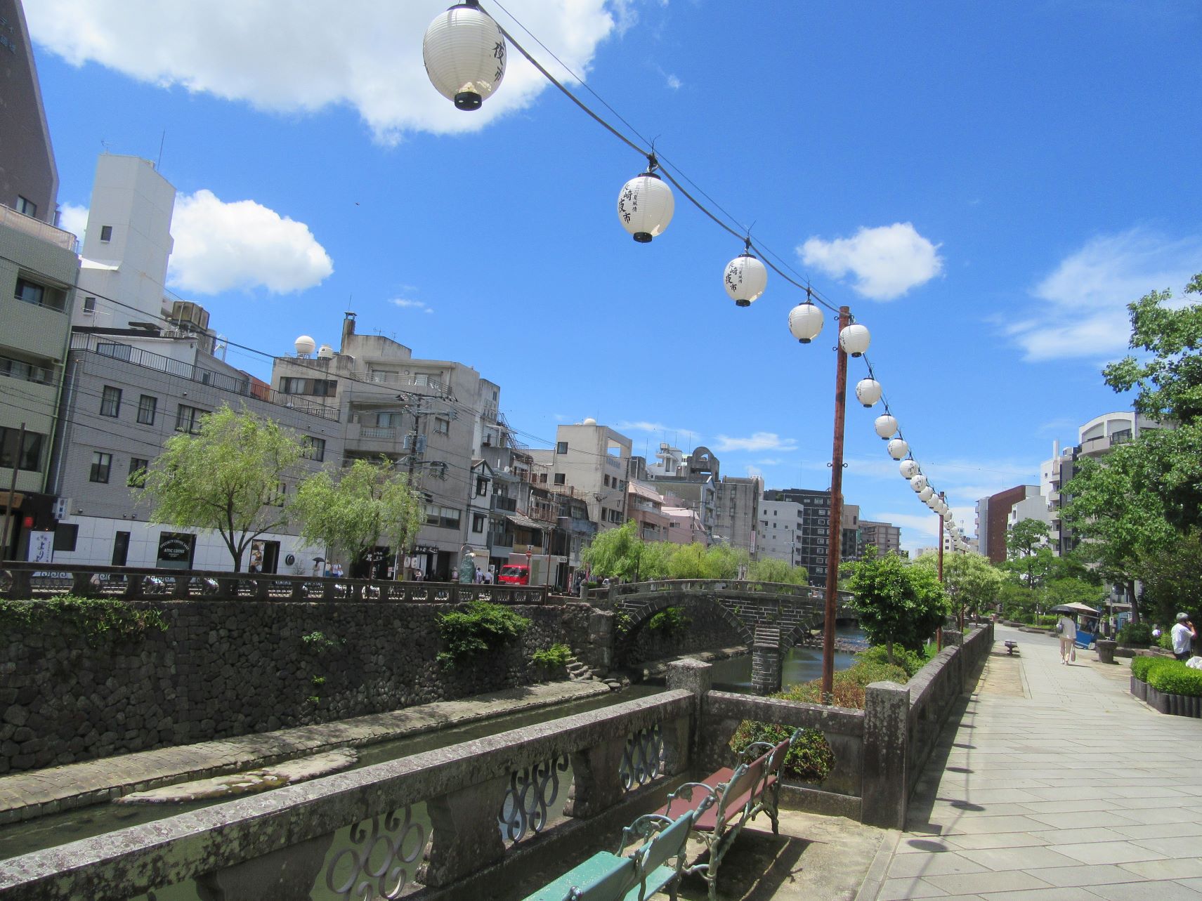 長崎市眼鏡橋と、白ちょうちん。