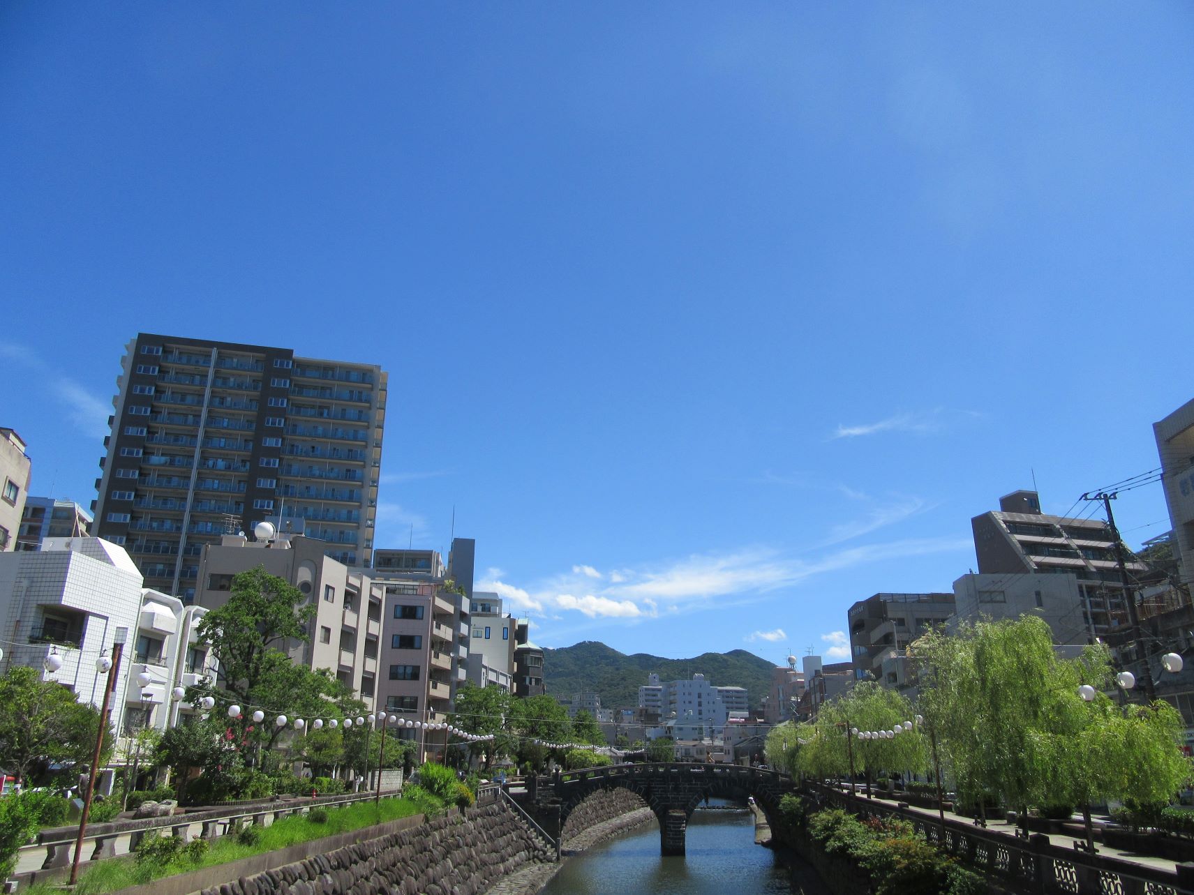 夏の長崎市・眼鏡橋。