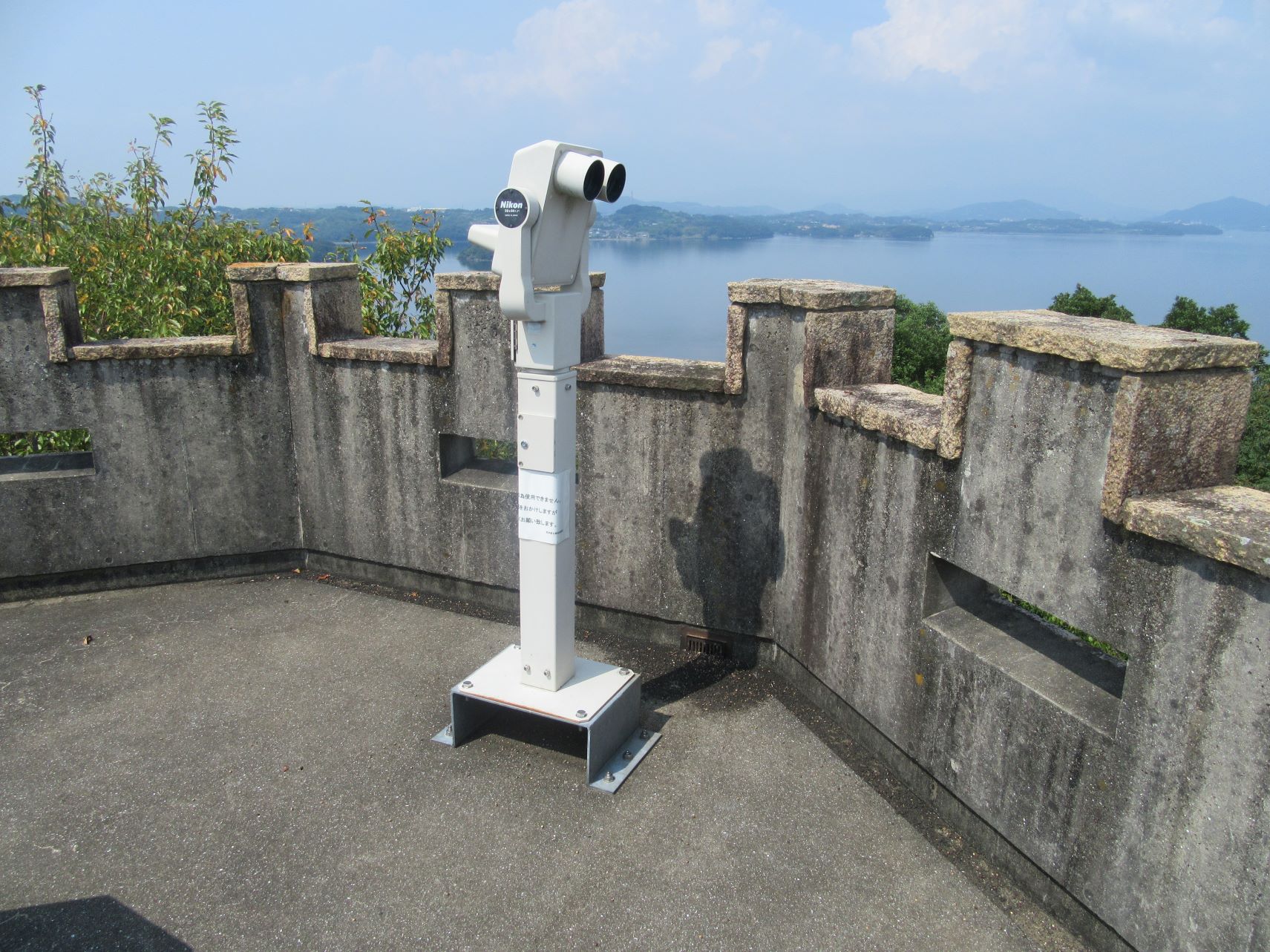 長崎県西海市四本堂公園展望台の屋上。