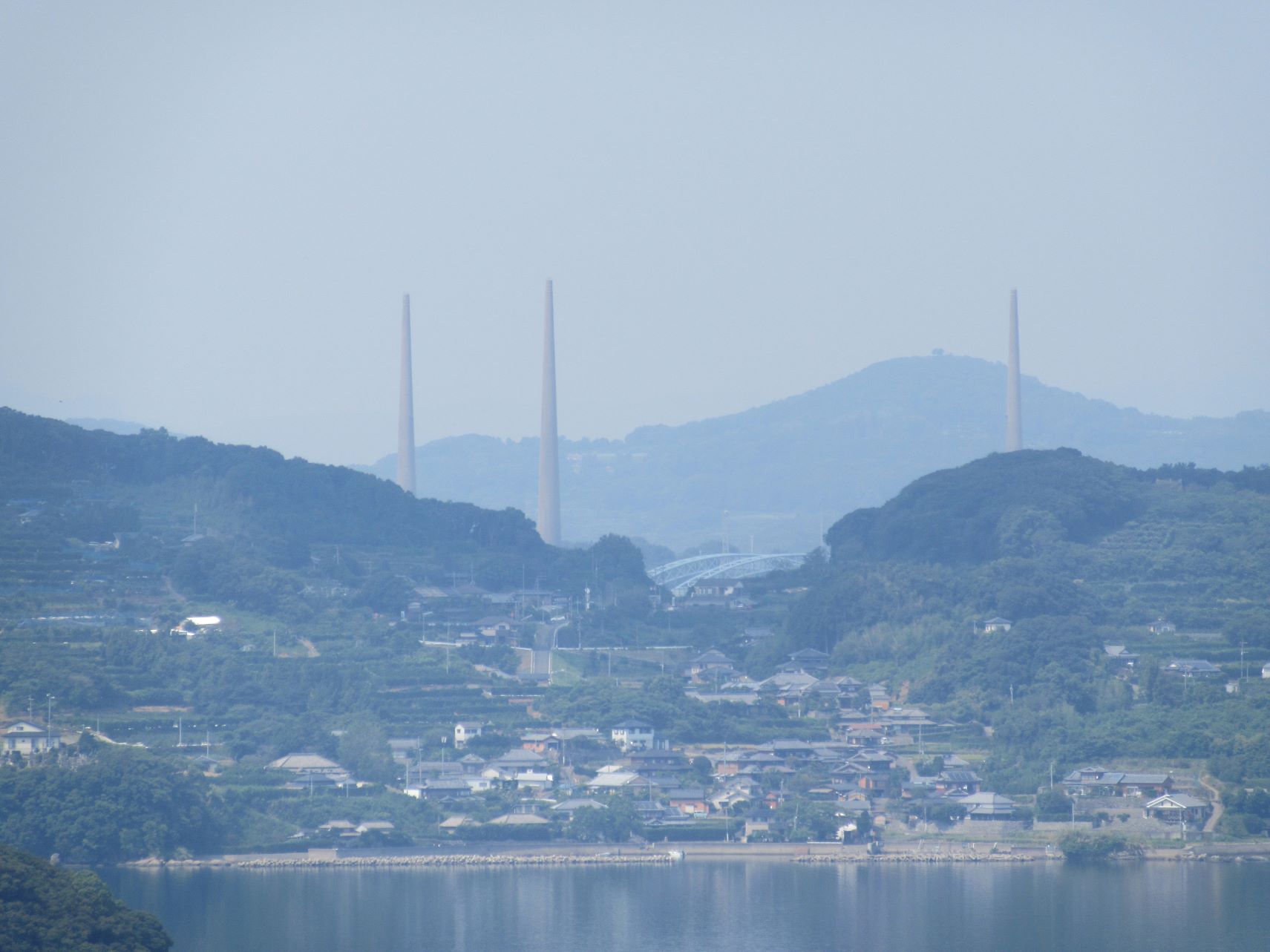 長崎県西海市四本堂公園展望台から見る、針尾無線塔。