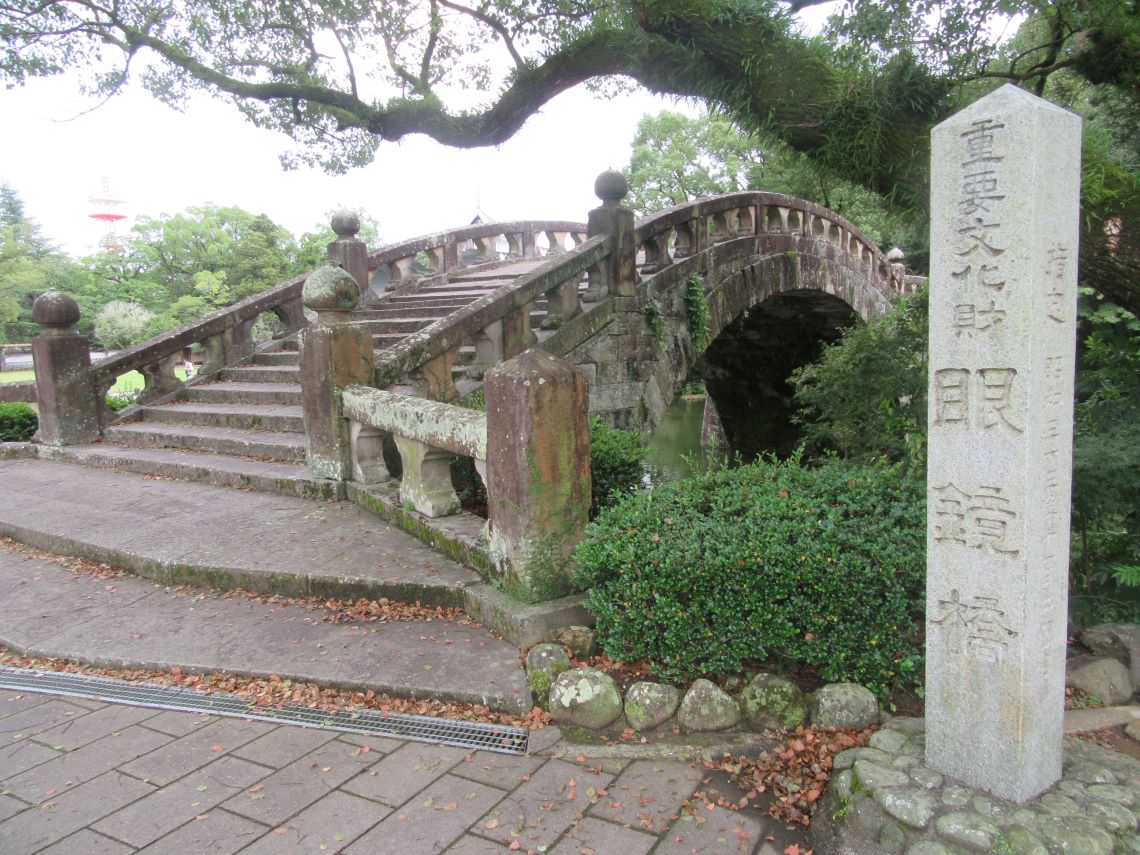 長崎県諫早市にある眼鏡橋は、石橋としては日本初の国の重要文化財。