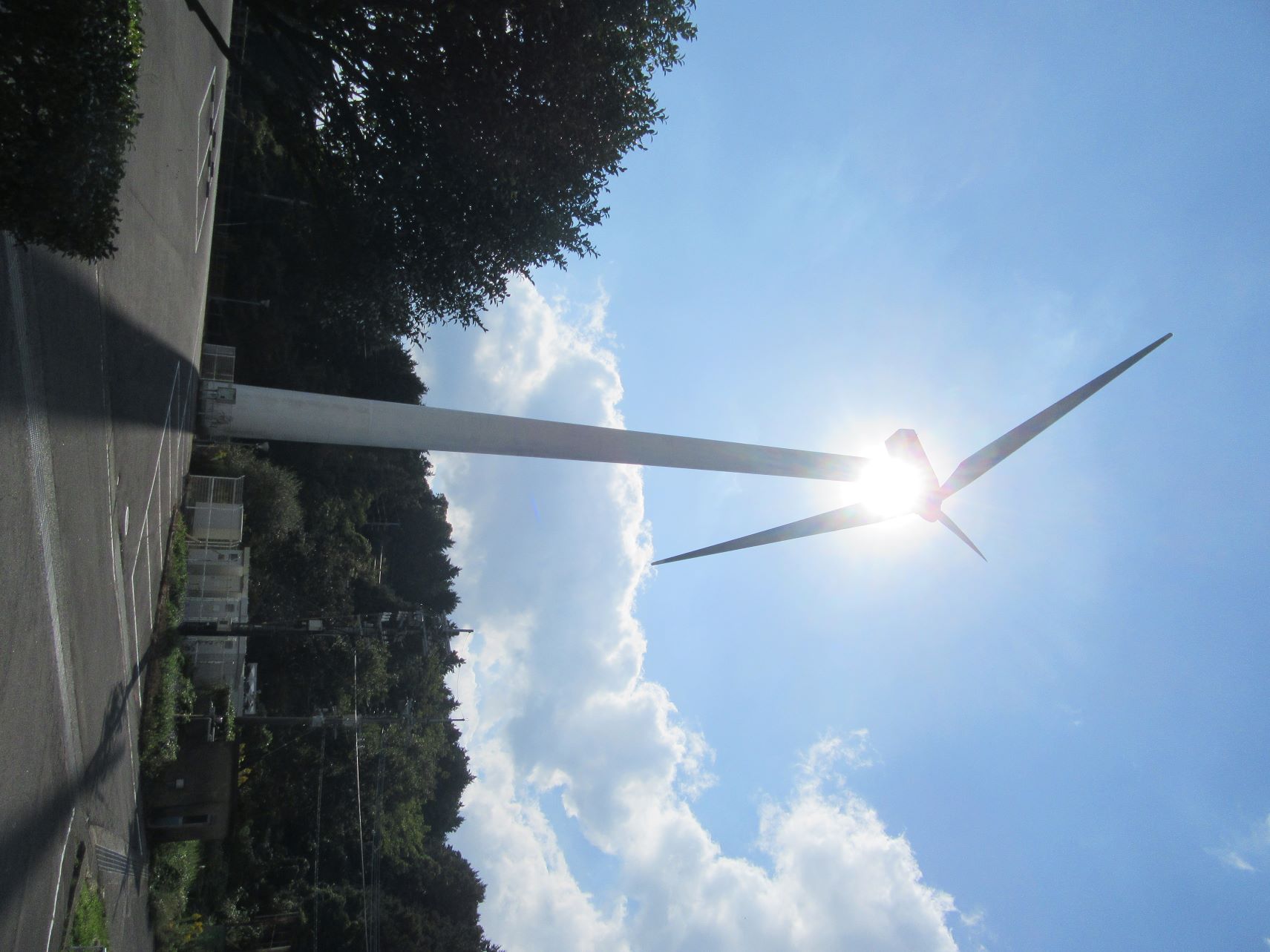 長崎県諫早市小長井町にある、山茶花高原の風車。