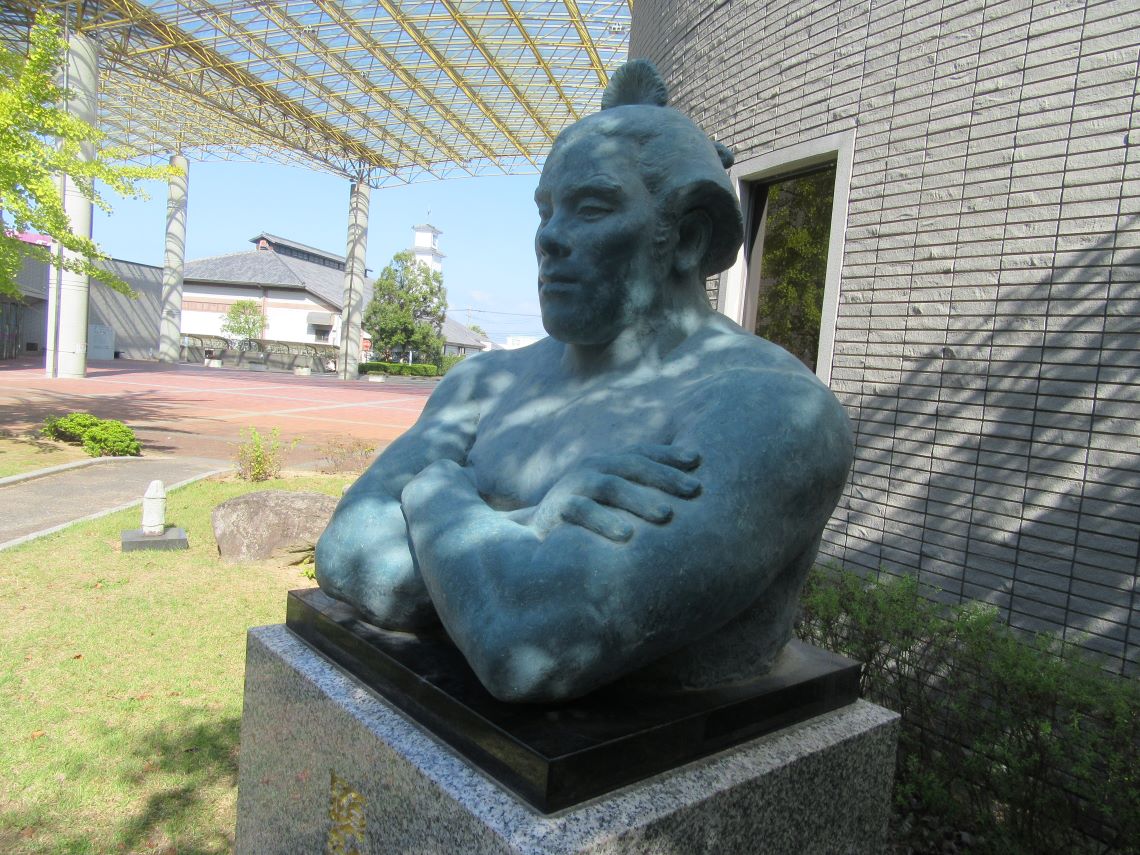 長崎県大村市にある、玉ノ海梅吉関の胸像。