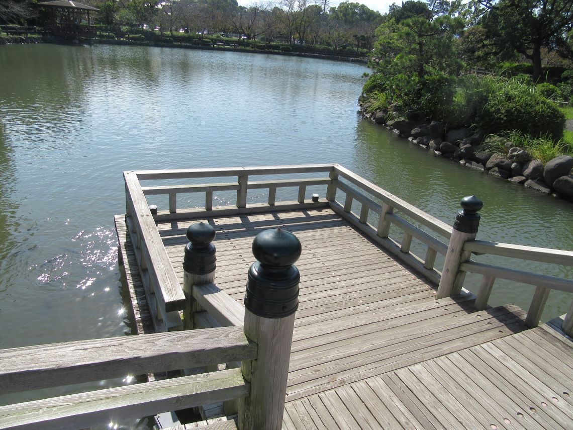 長崎県大村市の大村公園の池。