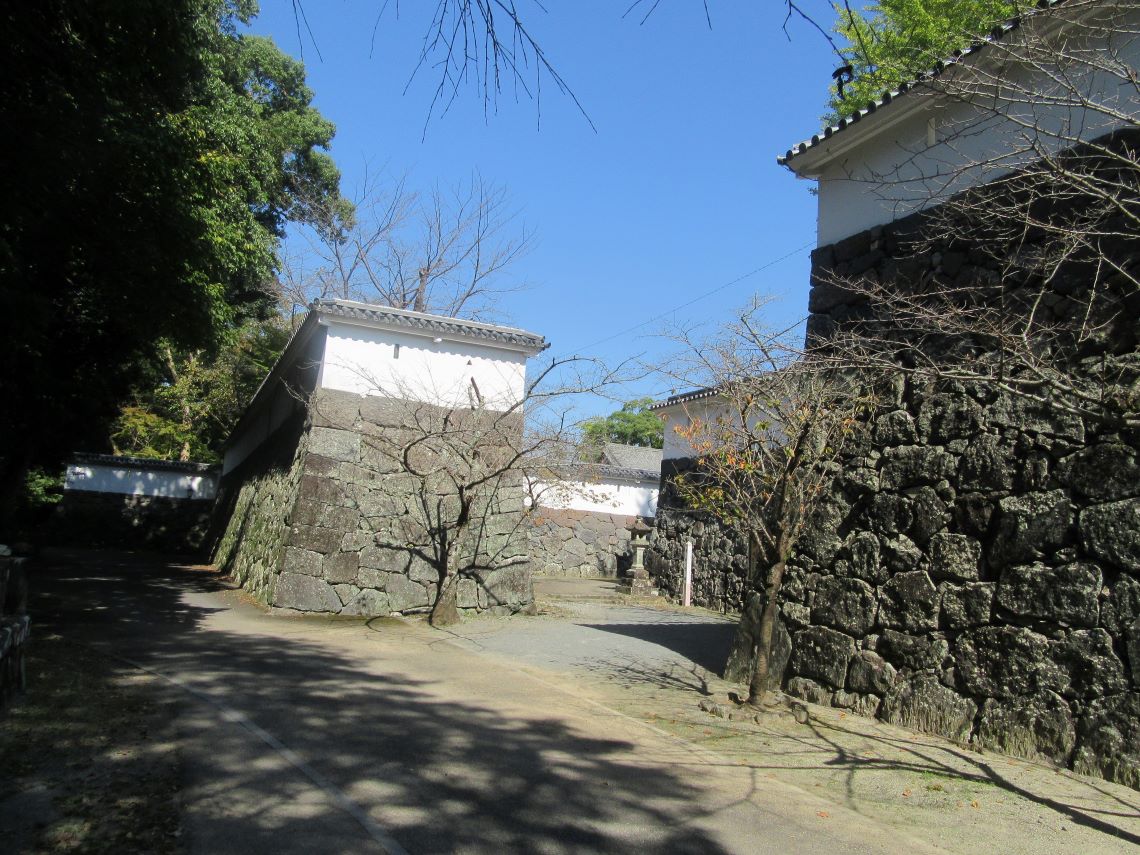 長崎県大村市の玖島城跡の石垣。