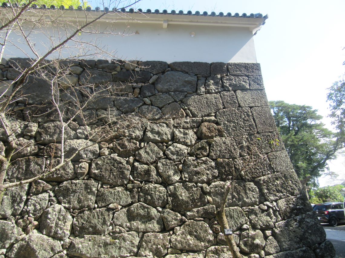 長崎県大村市の玖島城跡の石垣。