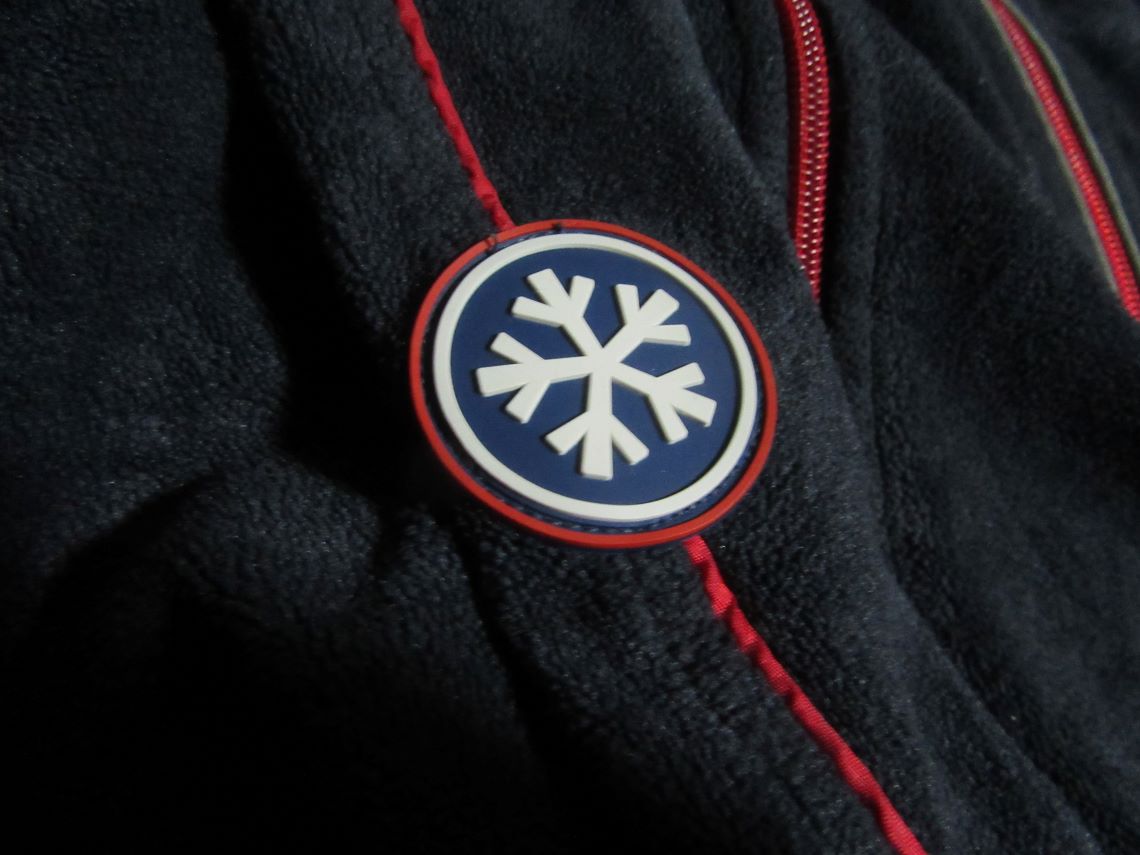 bofrost社のフリースジャケットの袖にある、雪の結晶。