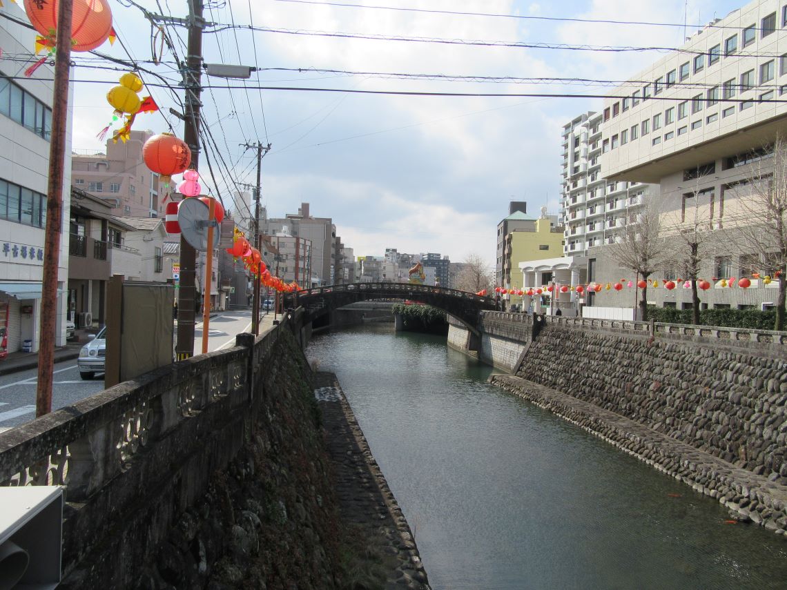 長崎ランタンフェスティバルのランタンがある中島川周辺。
