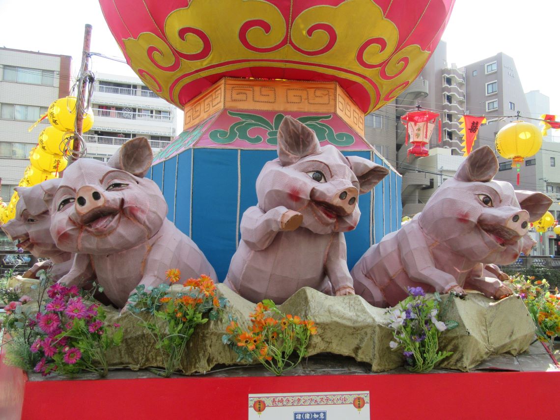 長崎ランタンフェスティバルの豚のオブジェ。