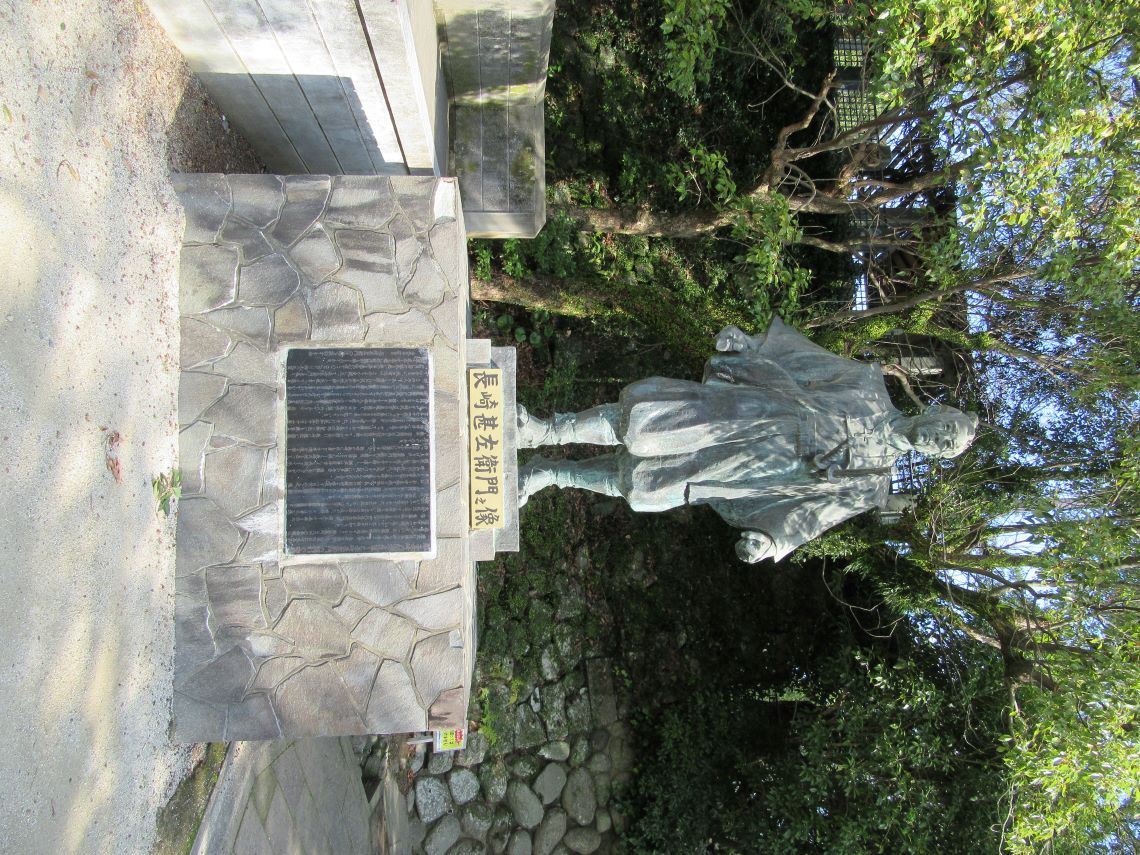 長崎公園にある、長崎甚左衛門（長崎純景）の像。