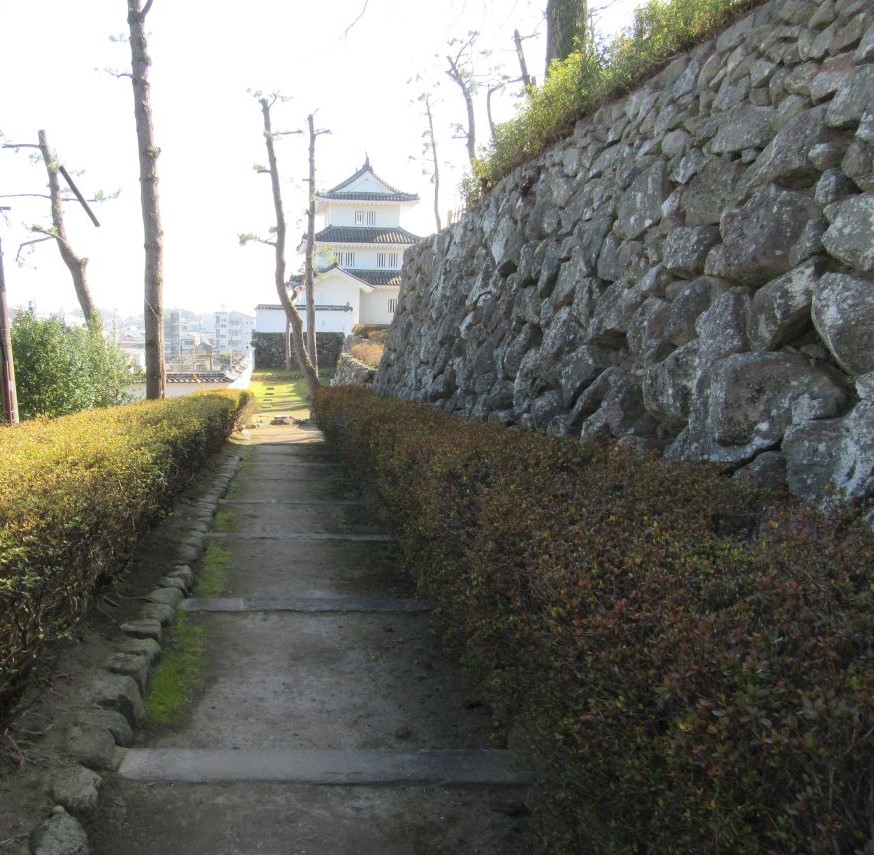 長崎県島原市にある島原城で撮影した、小路。