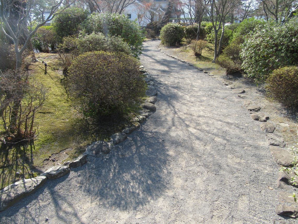 長崎県島原市にある島原城で撮影した、S字の小路。