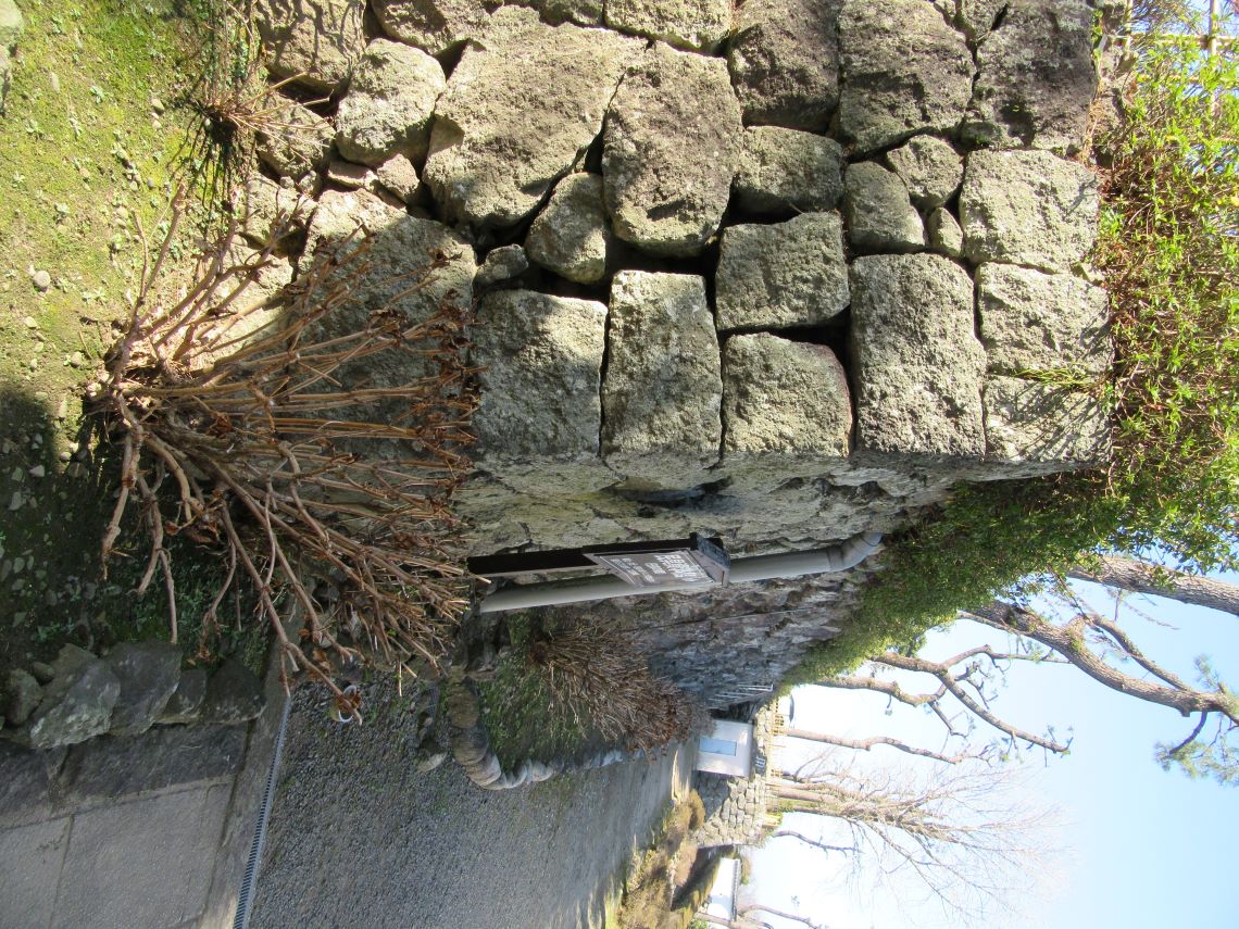 長崎県島原市にある島原城で撮影した、小路の算木積みになっている石垣の角。