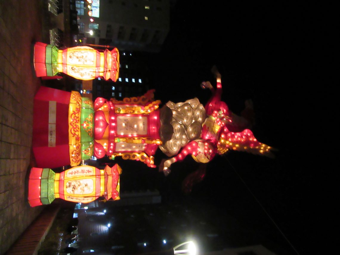 長崎ランタンフェスティバス開催中の長崎市の眼鏡橋周辺。