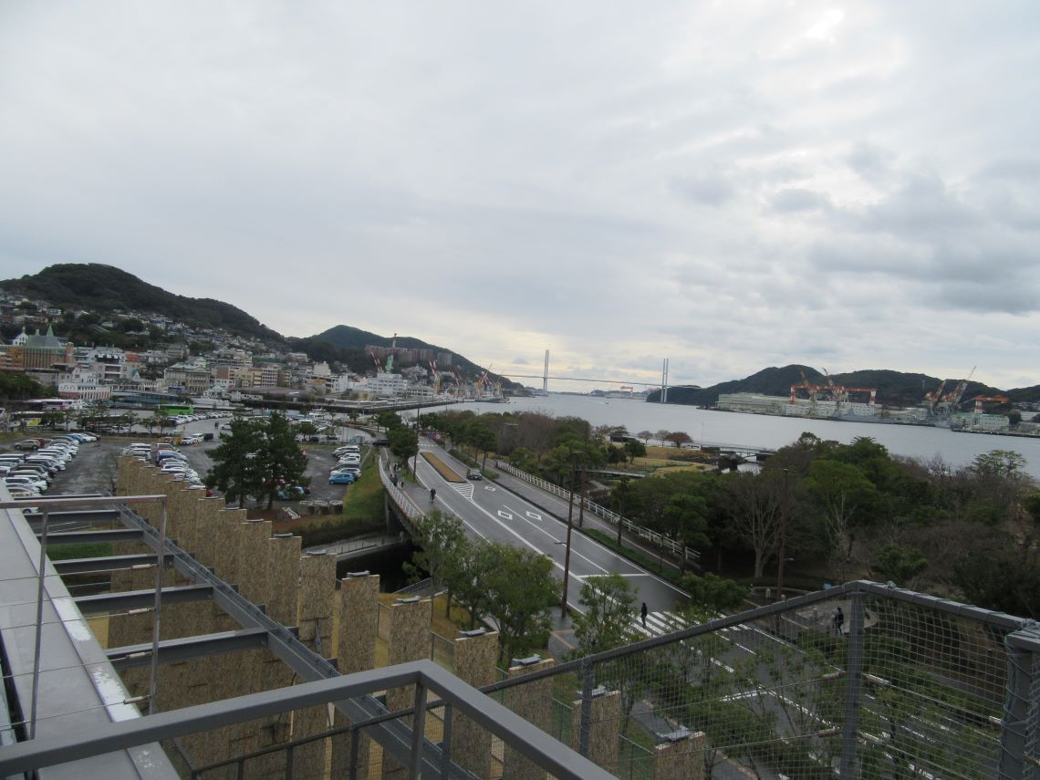 長崎県美術館から見る女神大橋。