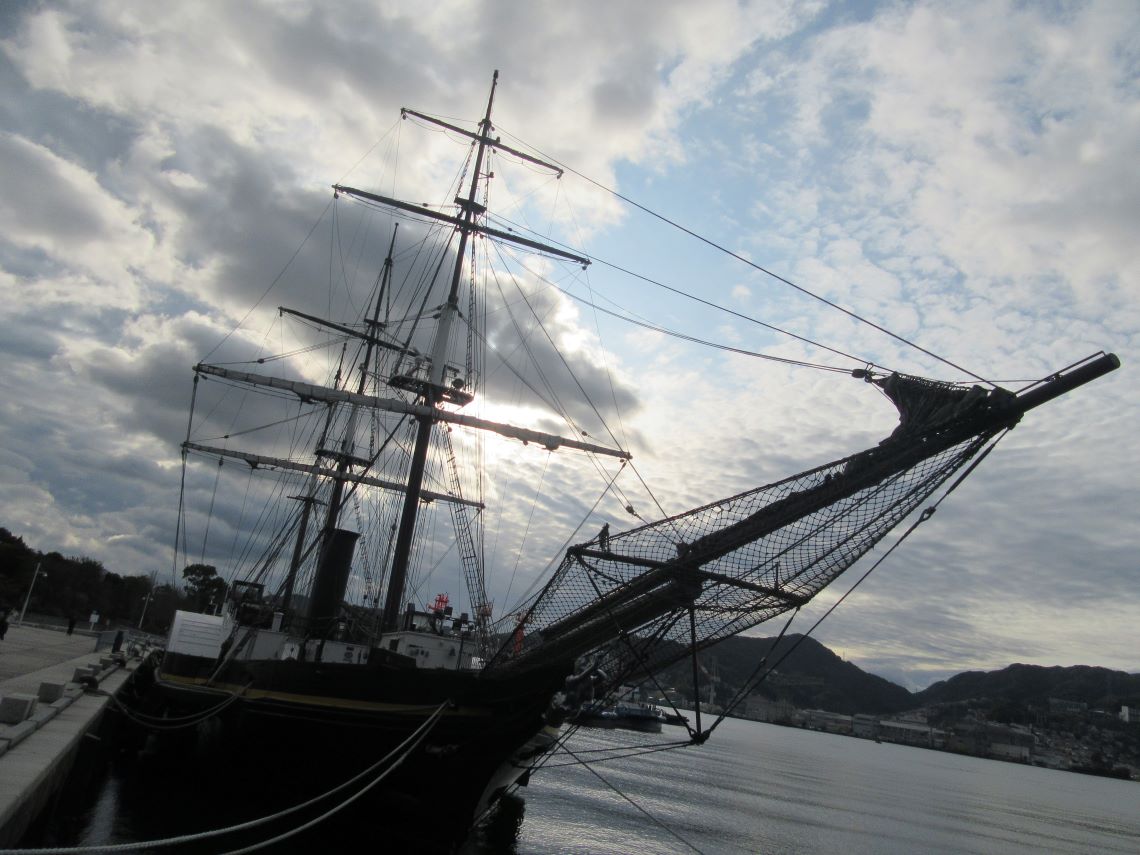 長崎県美術館の近くで撮影した帆船。