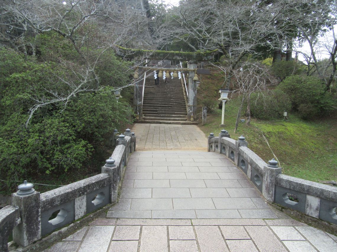 佐賀県武雄市にある武雄神社入口の橋。