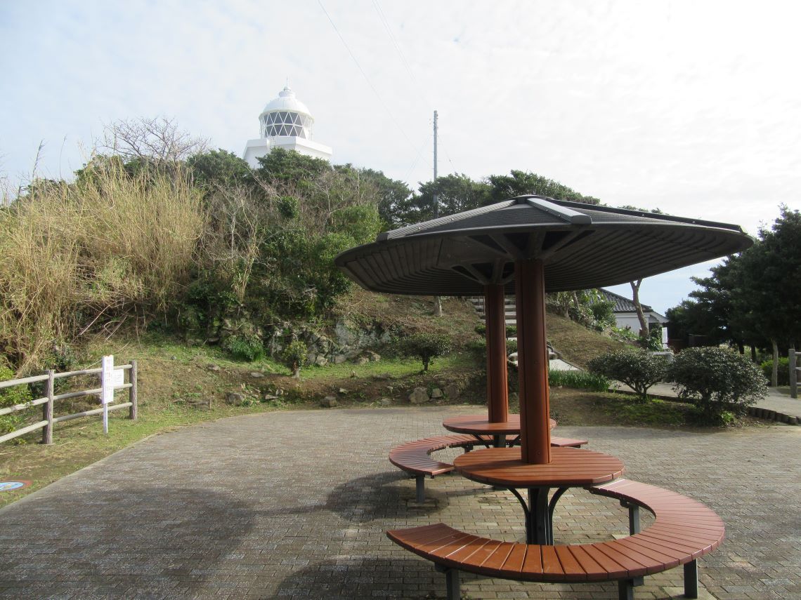 長崎市の伊王島で撮影した、伊王島灯台の近くの休憩所。