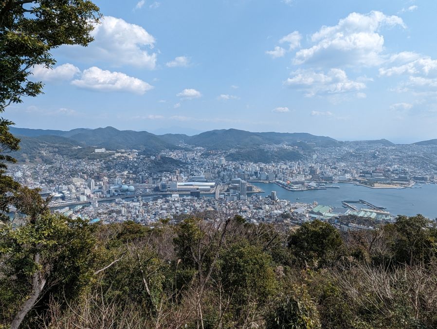 長崎市の稲佐山の山頂からの眺め。