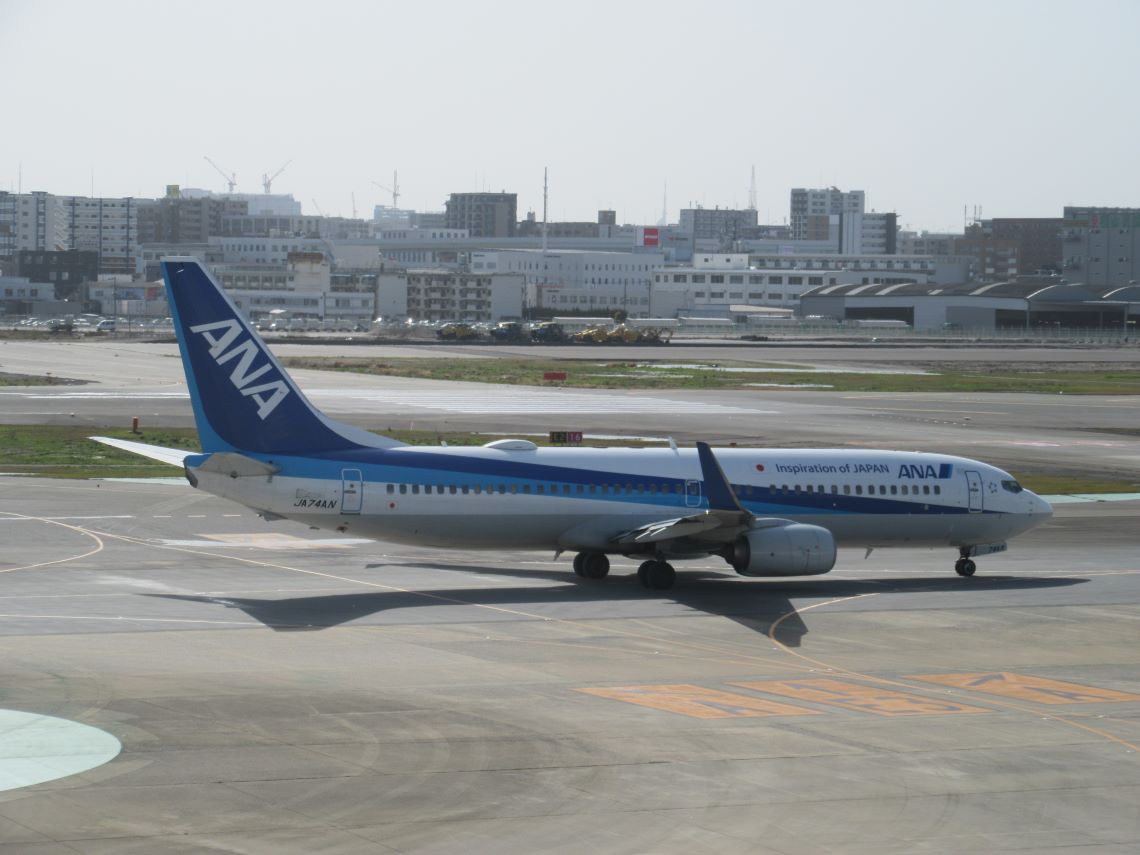 福岡空港で撮影した、全日本空輸（ANA）のJA74AN。