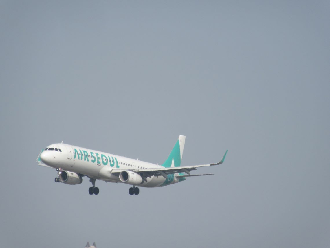 福岡空港で撮影した、エアソウルの飛行機。