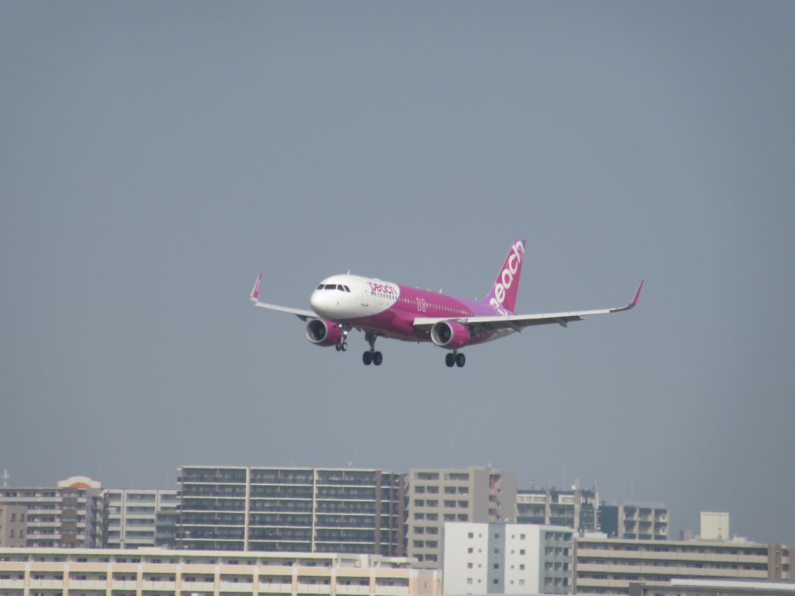 福岡空港で撮影した、Peachの飛行機。
