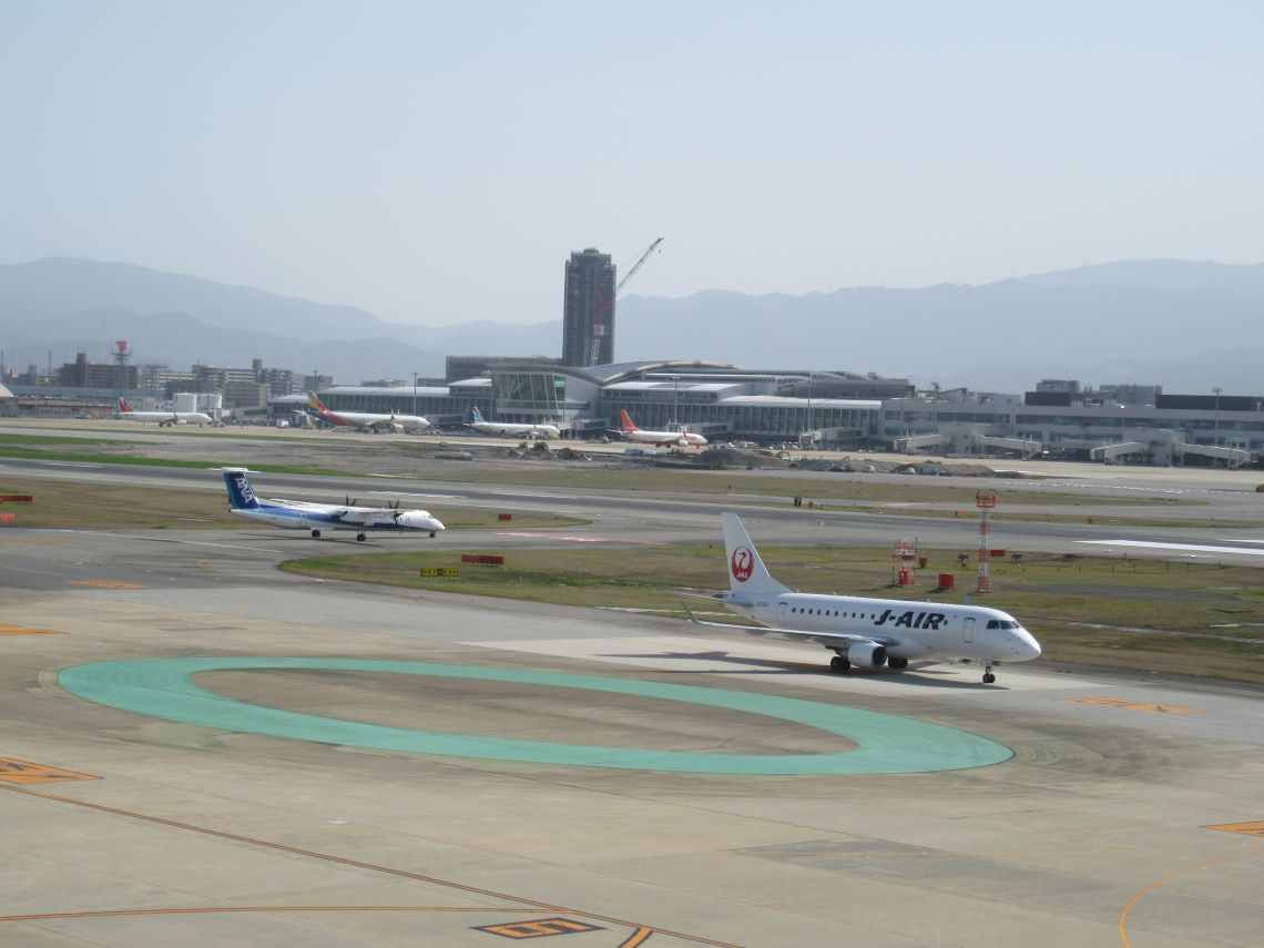 福岡空港の飛行機たち。