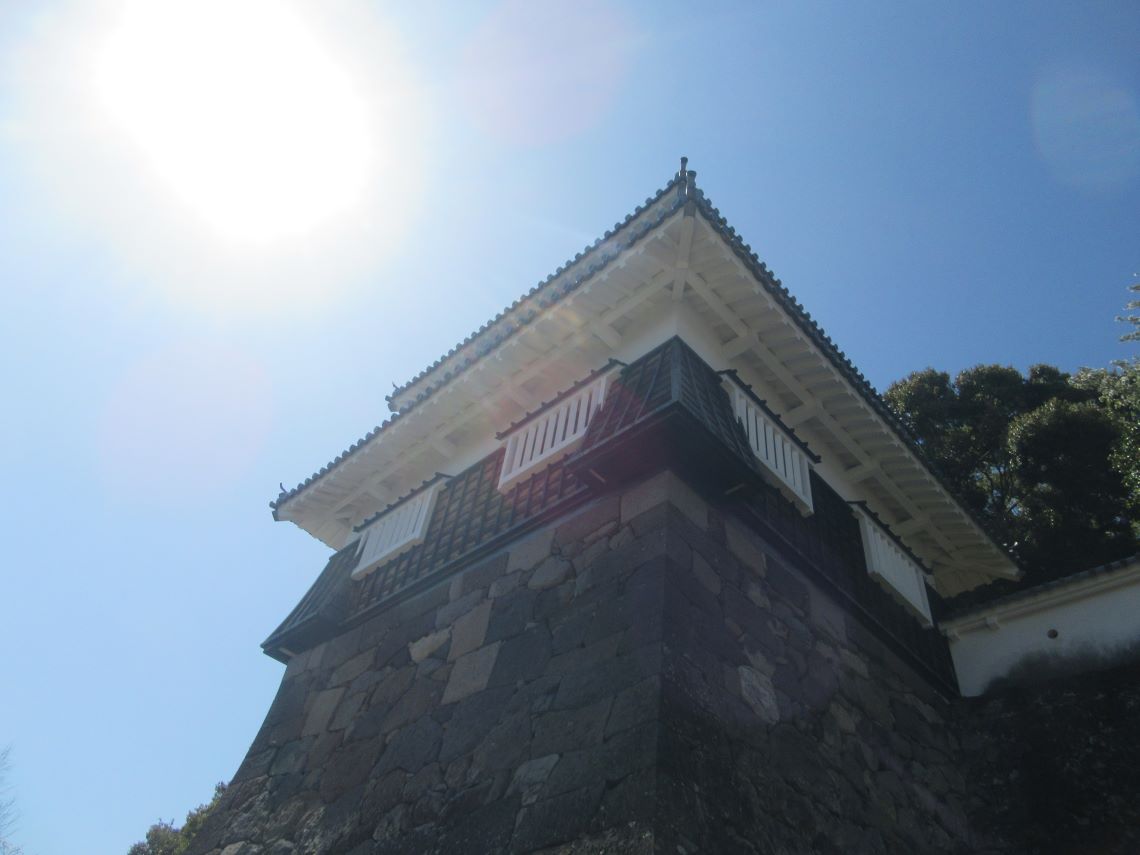 長崎県大村市にある大村公園で撮影した、玖島城跡と太陽。
