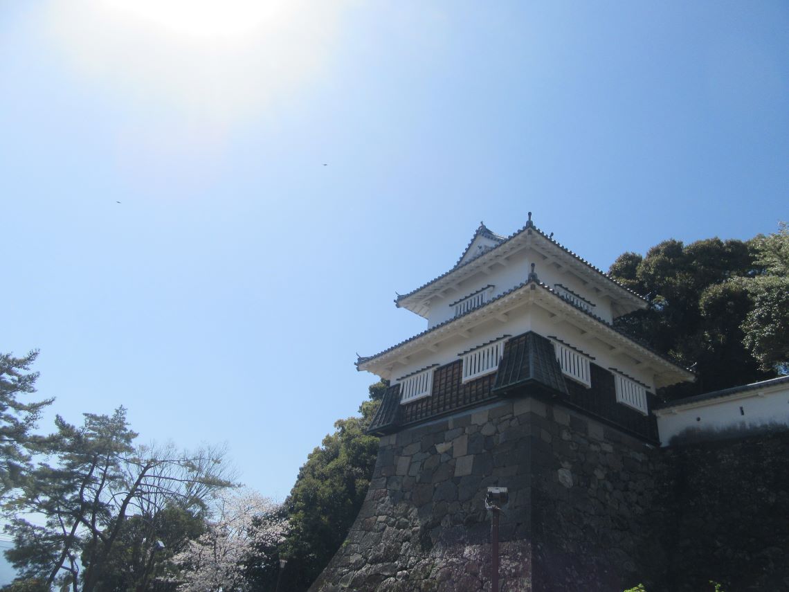 長崎県大村市にある大村公園で撮影した、玖島城跡と美しい太陽。