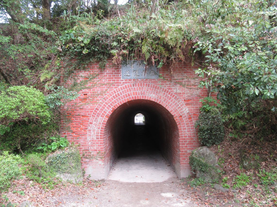 太宰府天満宮でのトンネル、「宝満宮参拝隧道」。