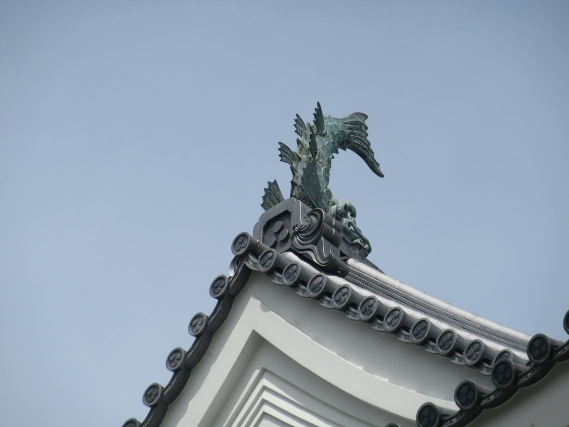 長崎県平戸市の平戸城で撮影した、天守閣のシャチホコ。