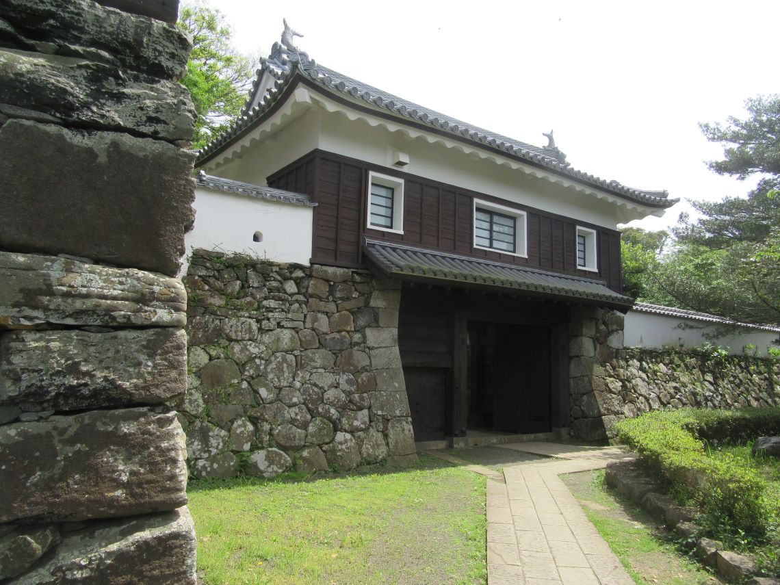 長崎県平戸市の平戸城で撮影した、立派な門構え。