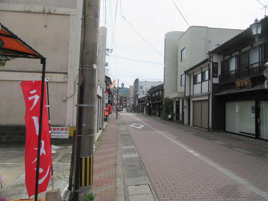 長崎県平戸市の市街地で撮影した、かつての城下町の雰囲気を残す風情ある街並み。