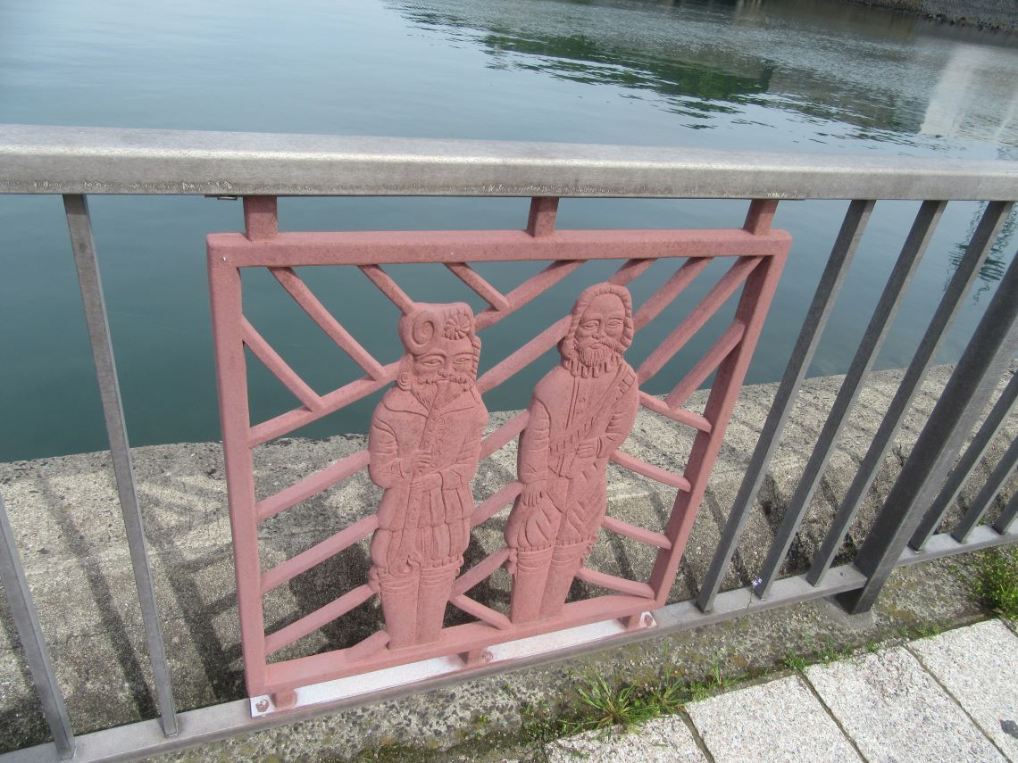 長崎県平戸市の市街地で撮影した、柵の絵。