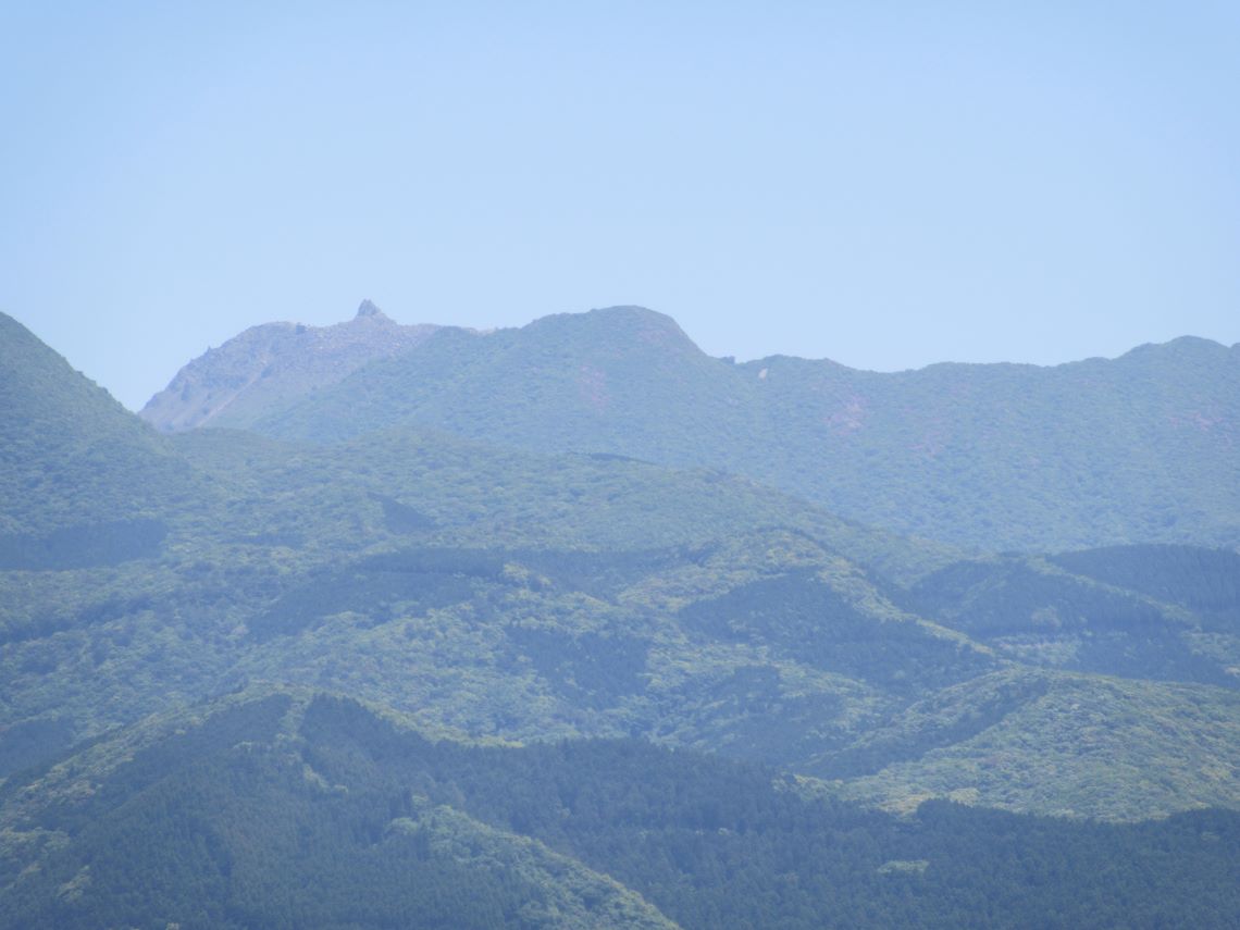 長崎県雲仙市千々石町にある千々石観光センターで撮影した、雲仙の山々。