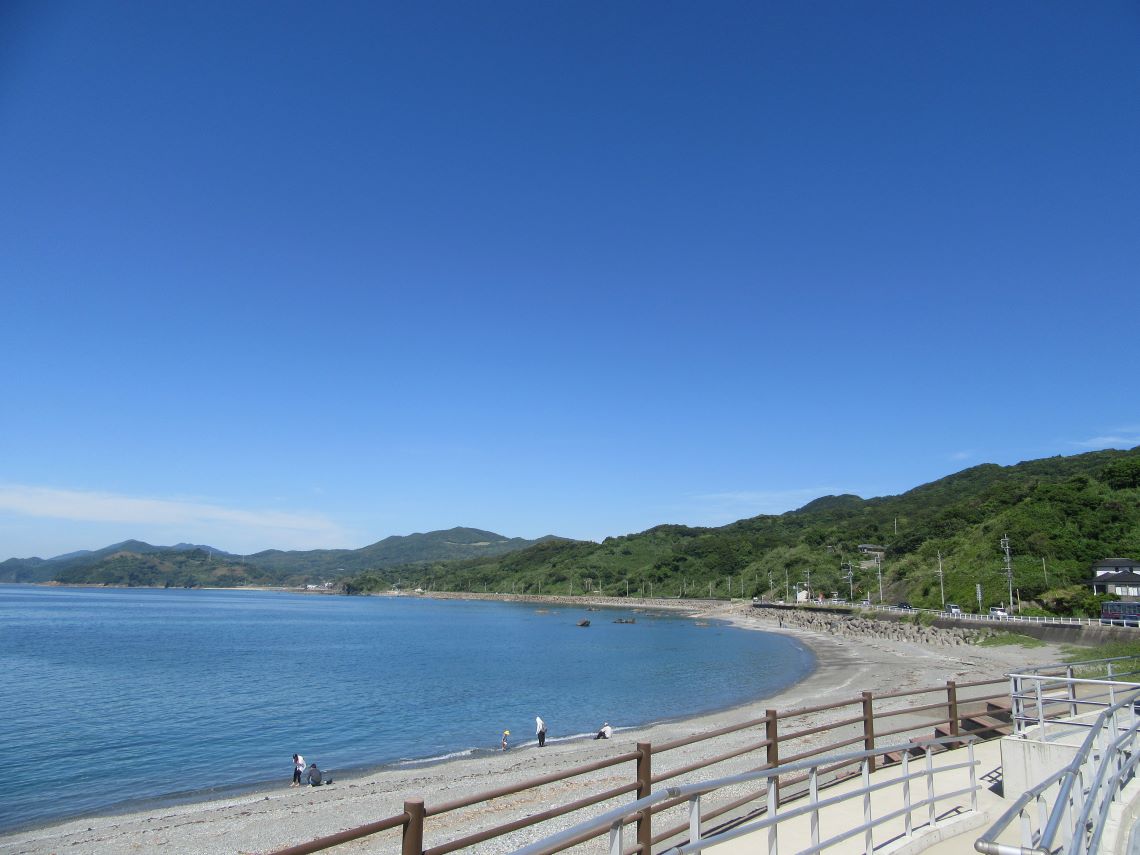 長崎市の長崎のもざき恐竜パークで撮影した、きれいな海。