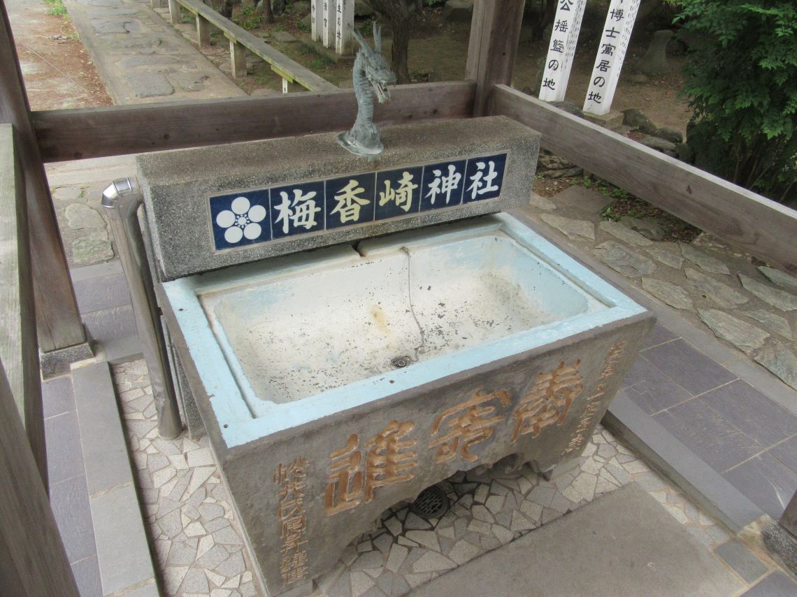 長崎市の梅香崎神社周辺で撮影した、雰囲気のある手水舎。