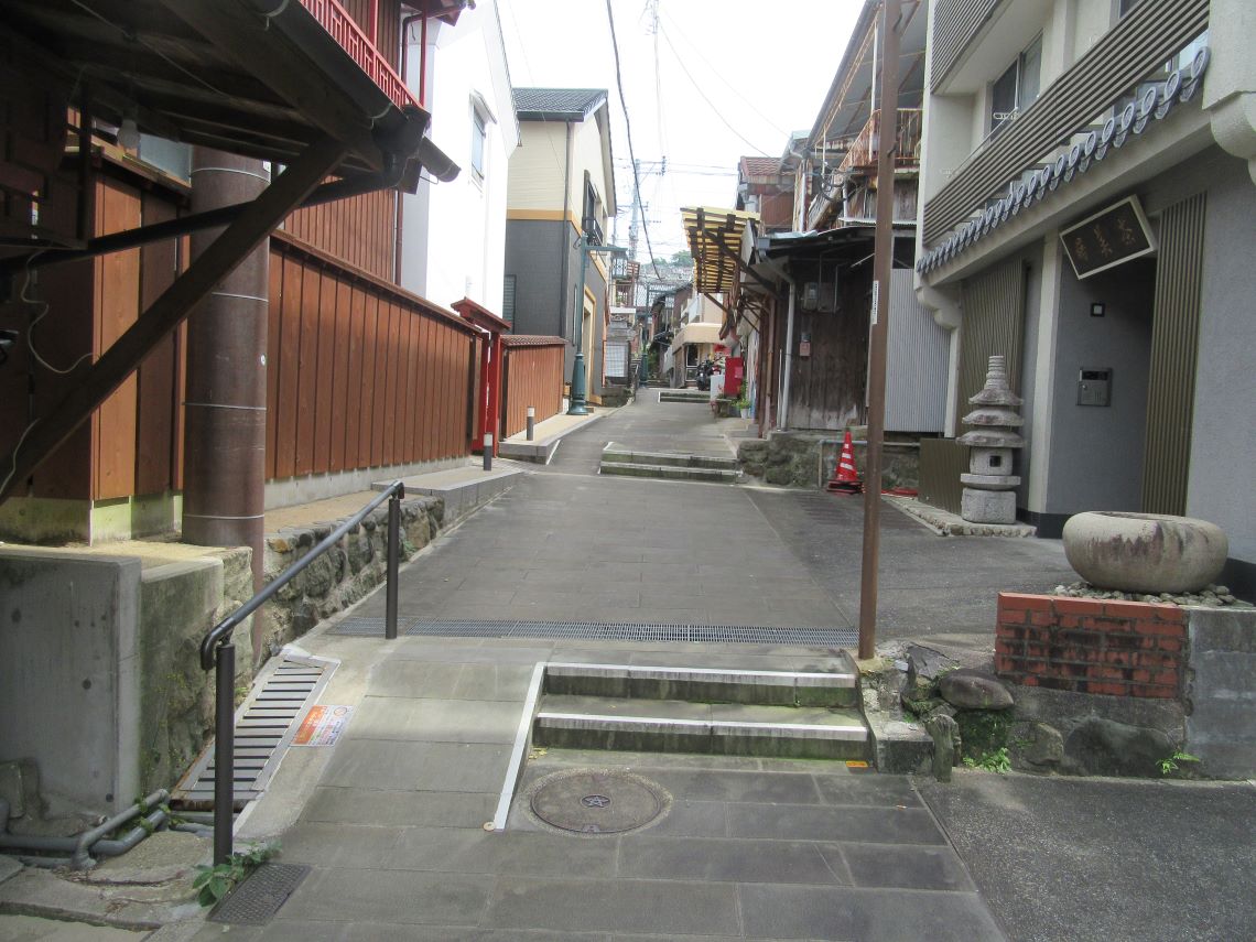 長崎市の唐人屋敷通り周辺で撮影した、趣深い通り。