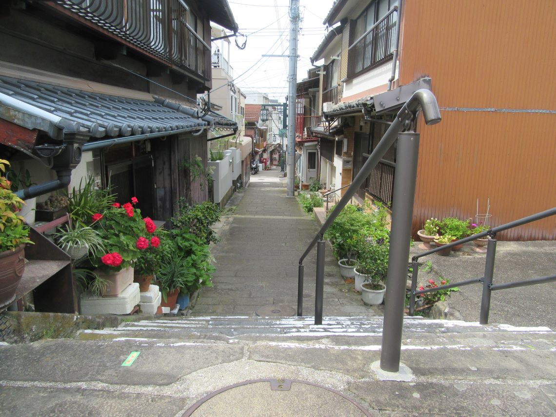 長崎市の唐人屋敷通り周辺で撮影した、味のある通り。