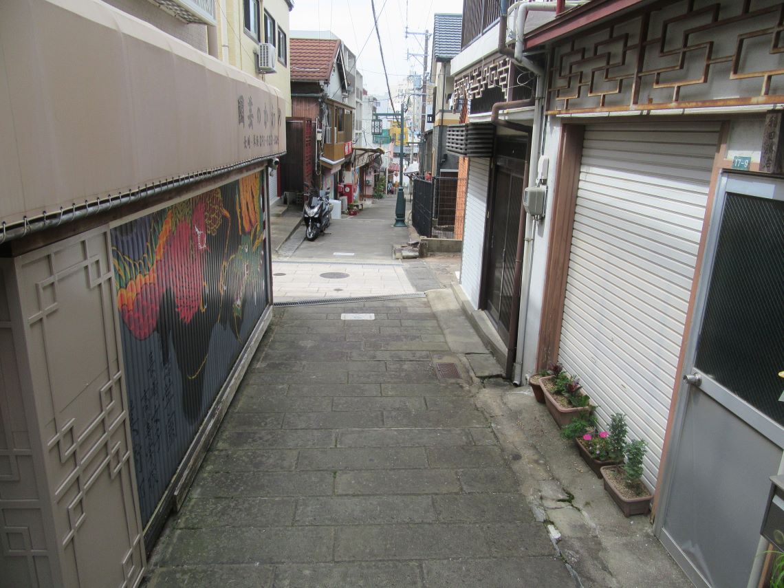長崎市の唐人屋敷通り周辺で撮影した、中華を感じる建物。