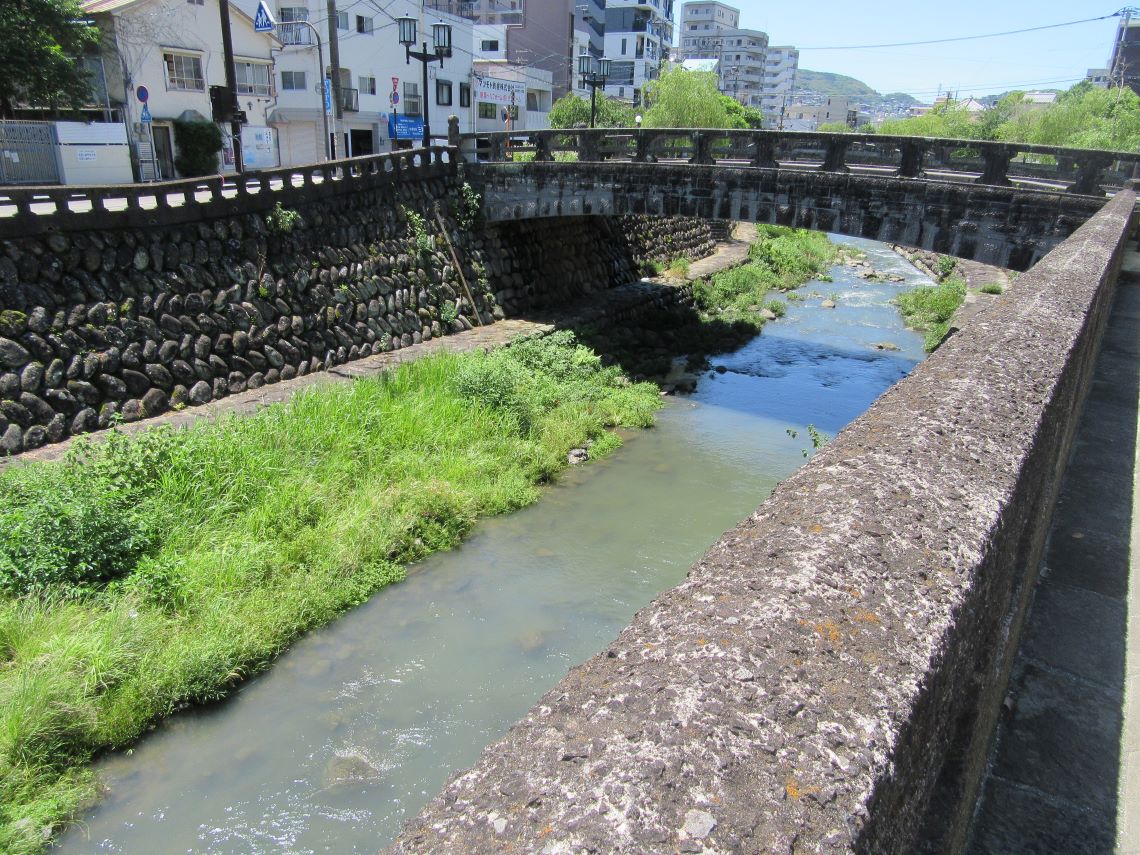 長崎市・眼鏡橋周辺で撮影した、遠くに見える亀。
