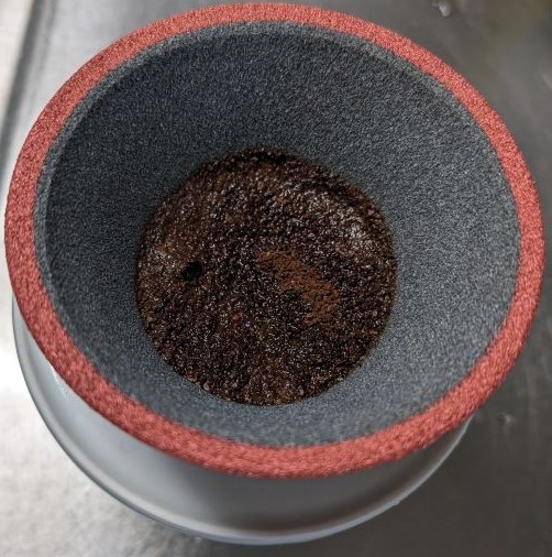 『COFIL fuji』でコーヒーを蒸らす。