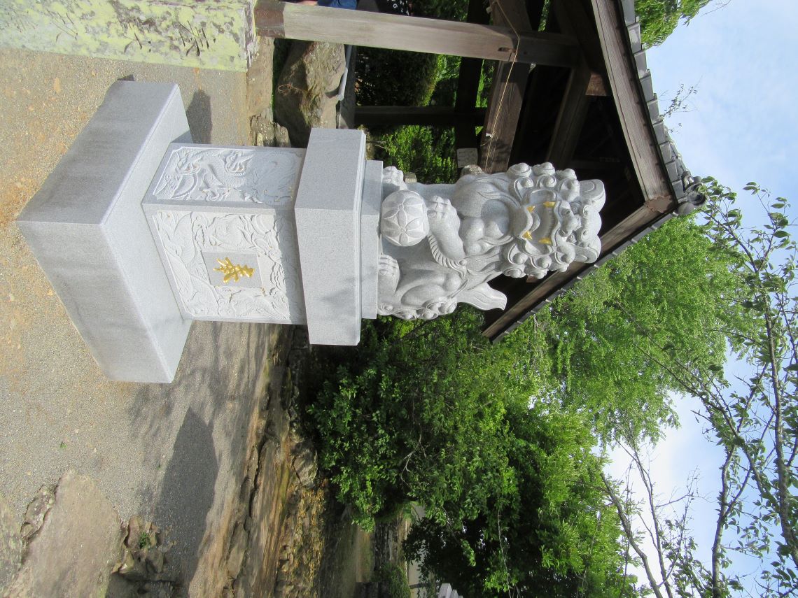 長崎県大村市の大村神社で撮影した、令和6年4月にできた狛犬さん。