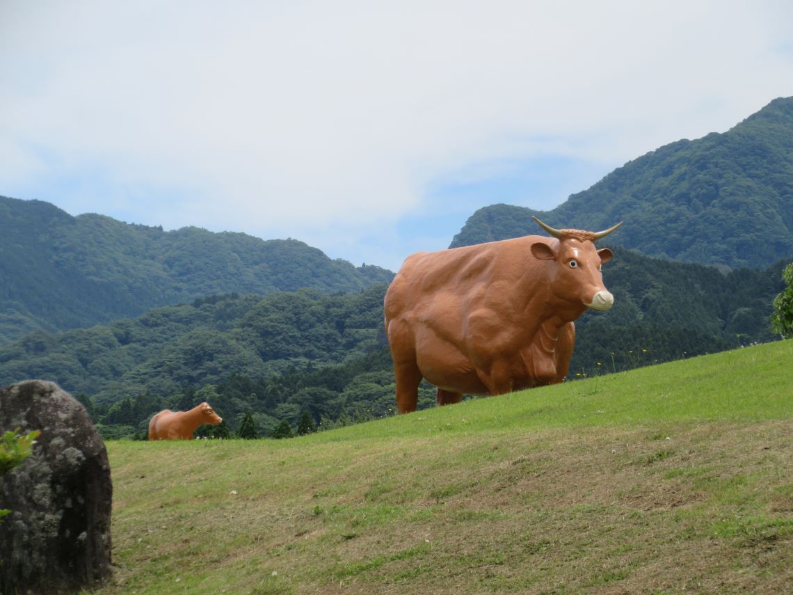 熊本県阿蘇・南阿蘇村にある道の駅・『あそ望の郷くぎの』で撮影した、あか牛のオブジェ。