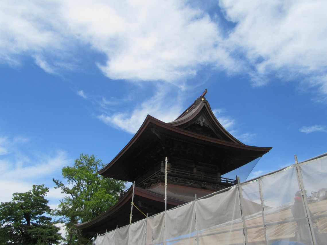 熊本県阿蘇市にある阿蘇神社で撮影した、建築中の建物。