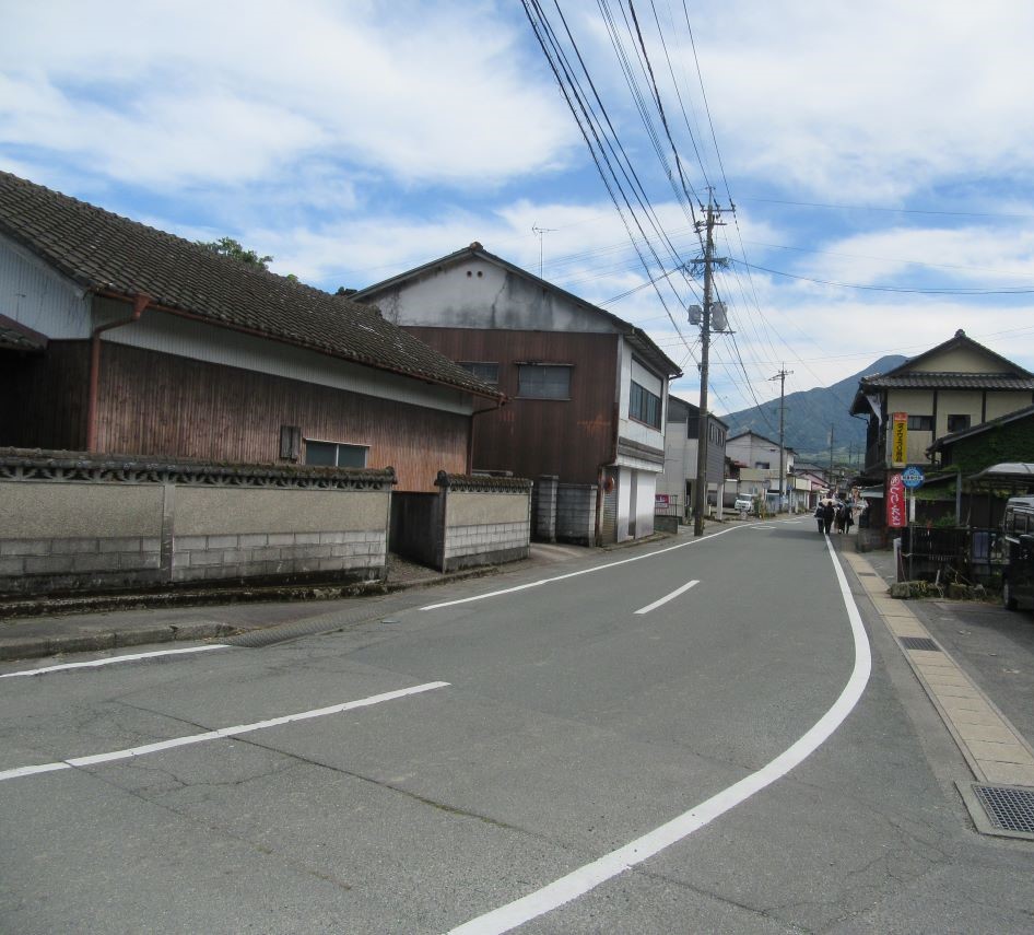 熊本県阿蘇市にある阿蘇神社で撮影した、横参道の昔ながらの街並み。