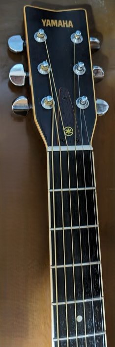 YAMAHAのアコースティックギター・FG-202。