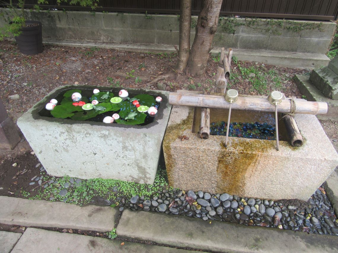 長崎市の中川八幡神社の涼しげな手水。