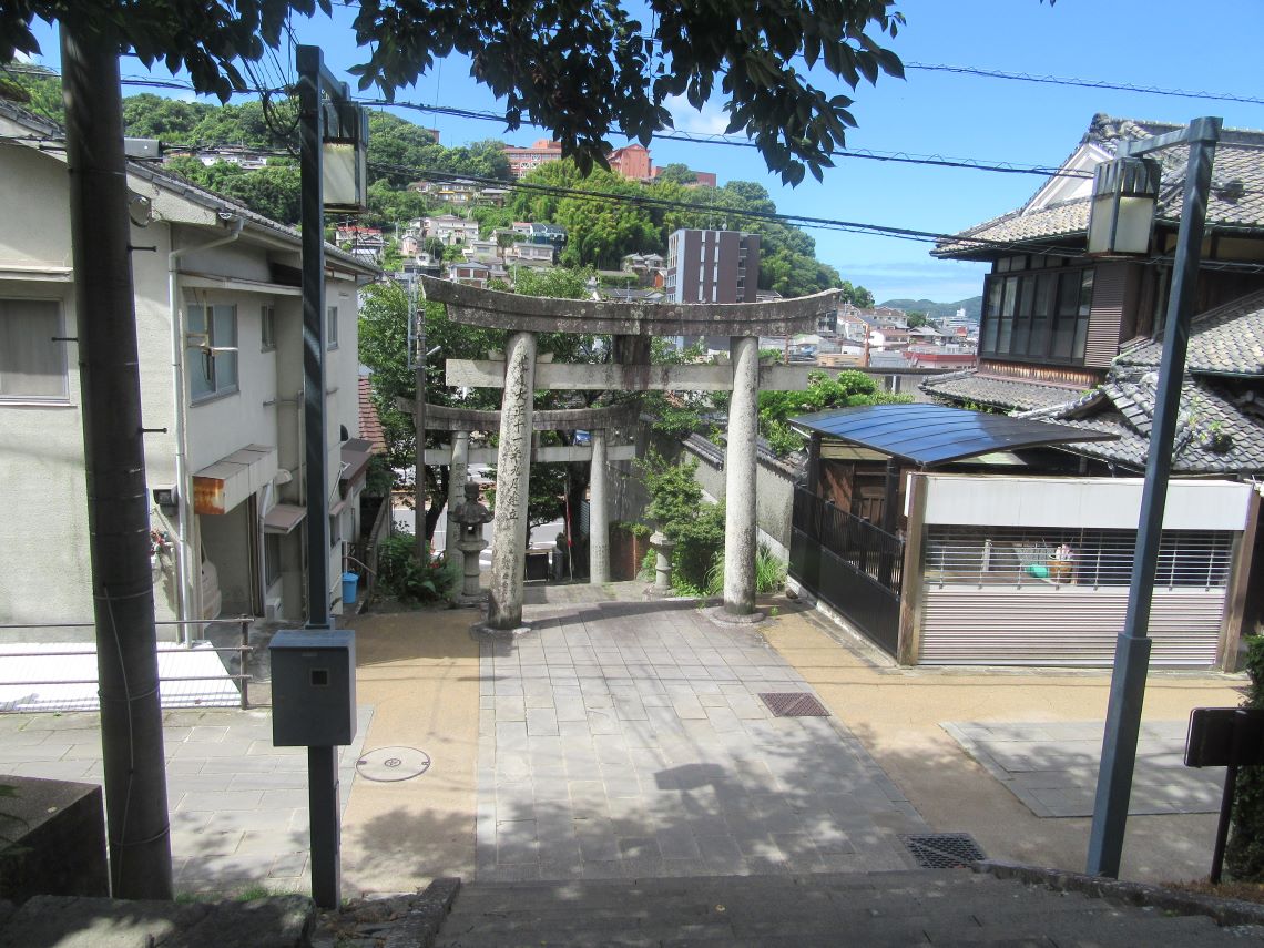 長崎市の中川八幡神社にある、大正11年建立の鳥居。