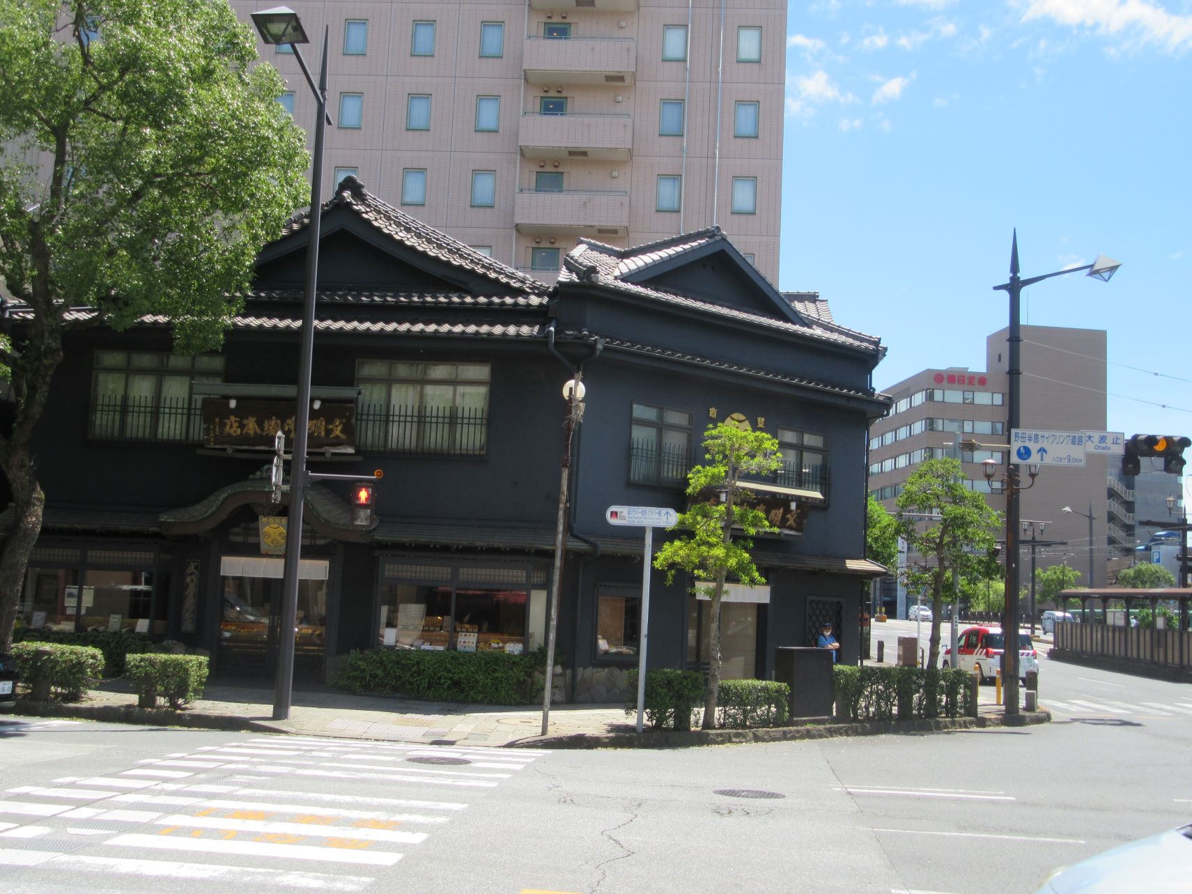 長崎市江戸町にある、文明堂総本店。